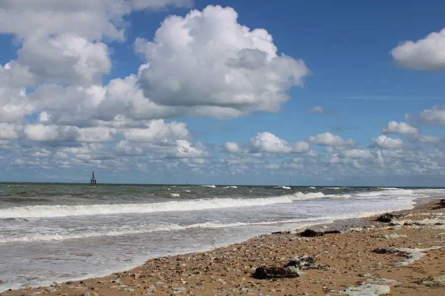 Plage de Courseulles-sur-Mer, sur la Côte de Nacre