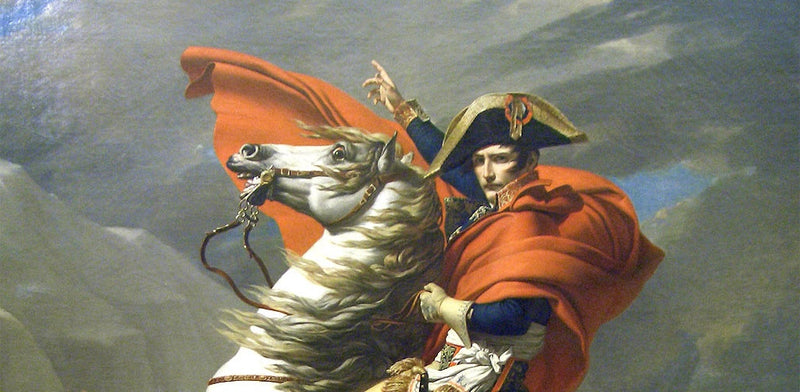 Napoléon franchissant les Alpes — Jacques-Louis David, 1801. Huile sur toile. Musée national du château de Malmaison. Domaine public.
